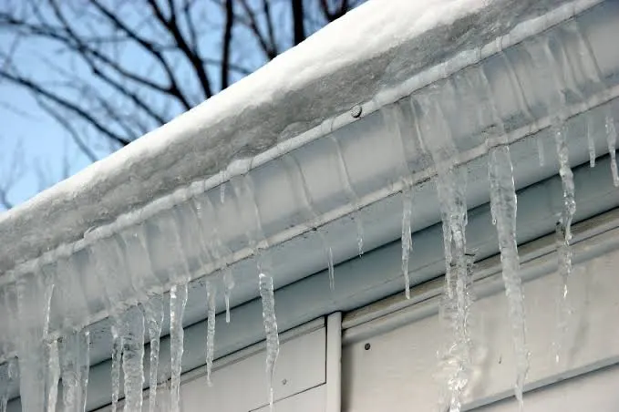 Keep clear gutters chicago illinois - B&B Roofing and Exteriors