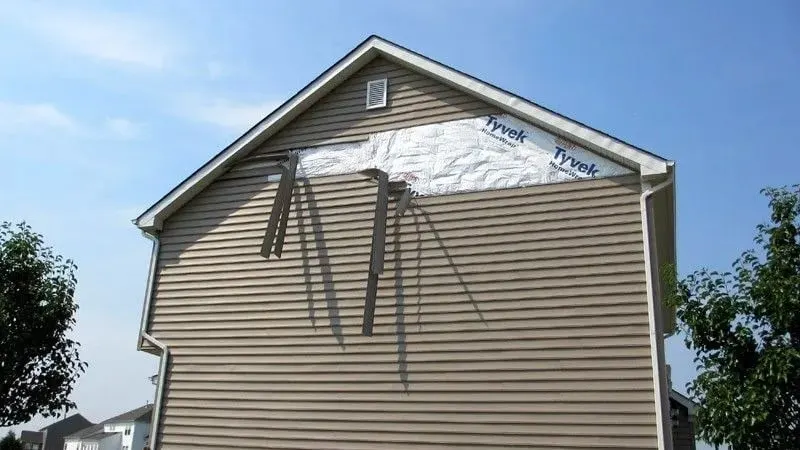 Loose panel siding repair in chicago illinois - B&b Roofing and Exteriors