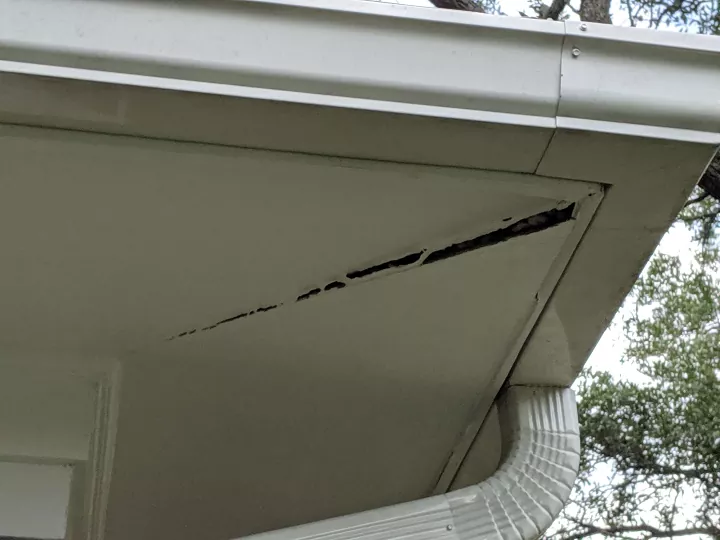 Saggin soffit repair in chicago - B&B Roofing and Exteriors